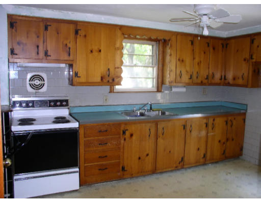 49 Hingham Road Grafton, MA 01536 - Photo 3 of 8 Gallery Image 3