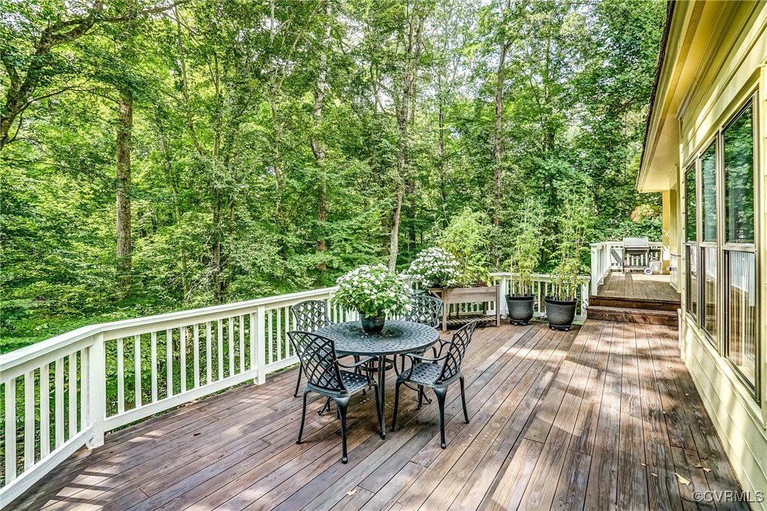3630 Lansdowne Road Midlothian, VA 23113 - Photo 49 of 50 a view of a patio with a table and chairs