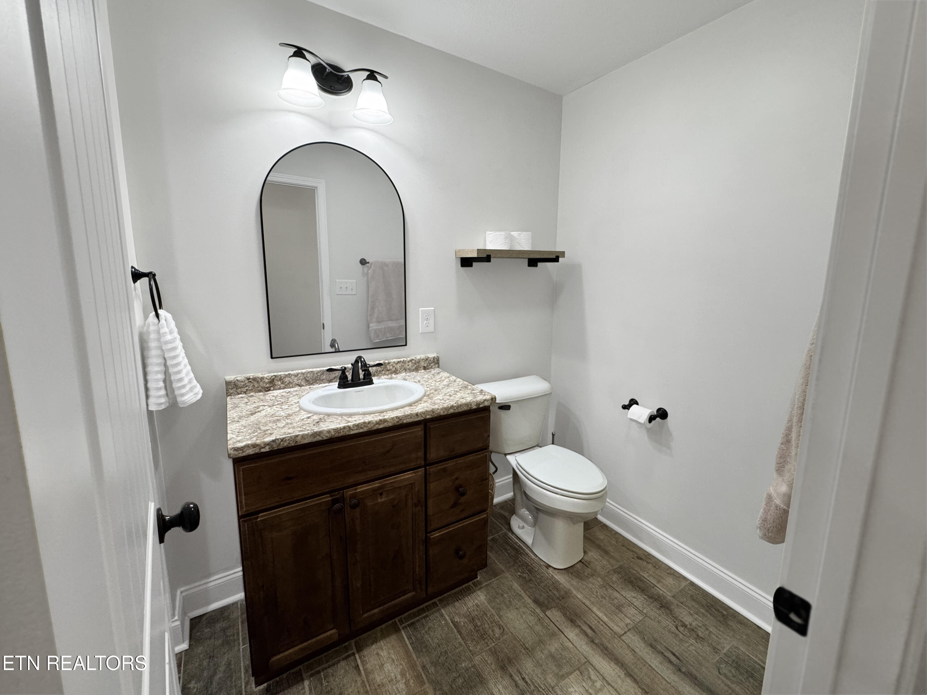 446 Covenant Way Seymour, TN 37865 - Photo 17 of 20 16_HallBath