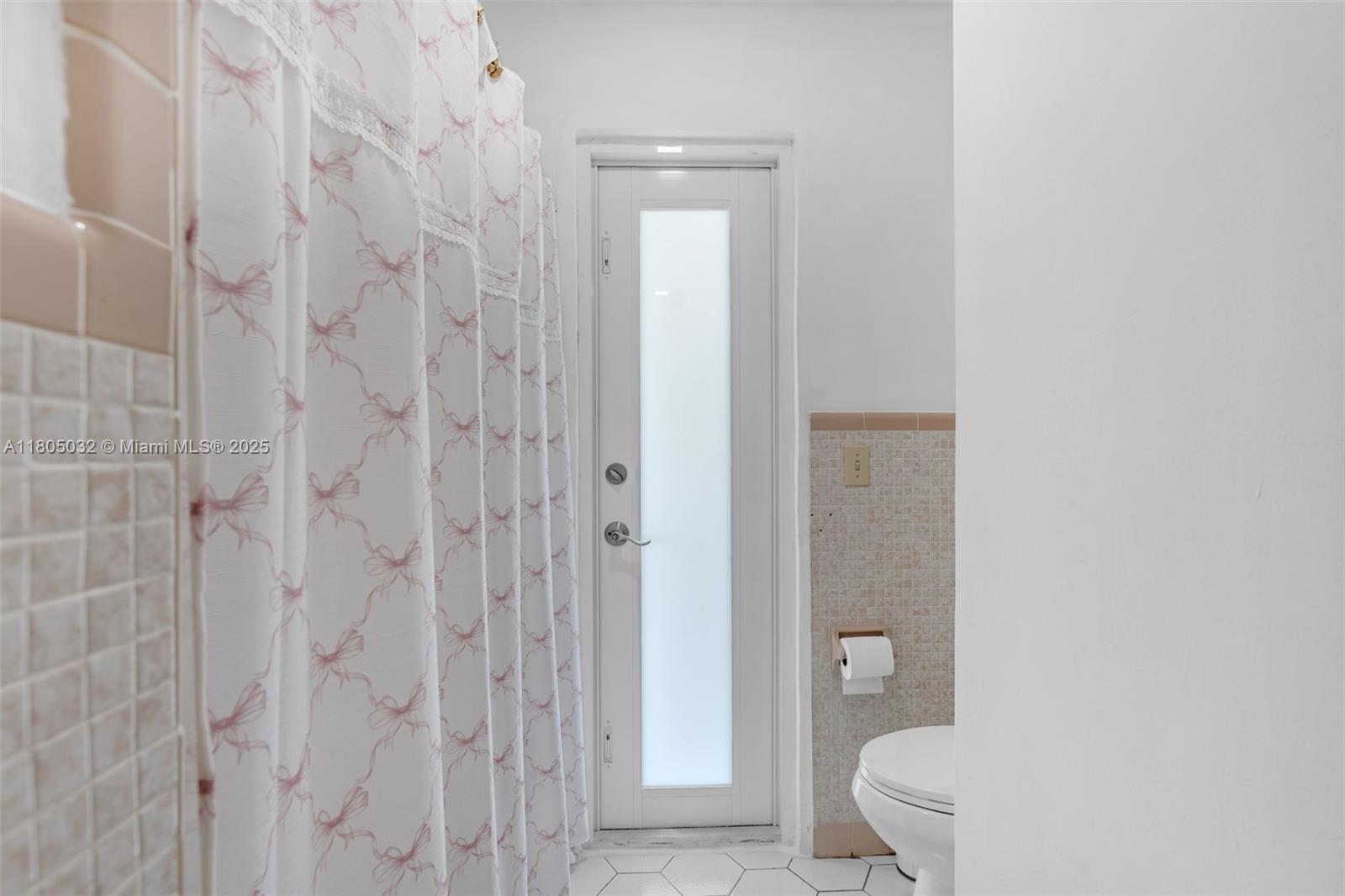 2023 Southwest 99th Avenue Miami, FL 33165 - Photo 13 of 33