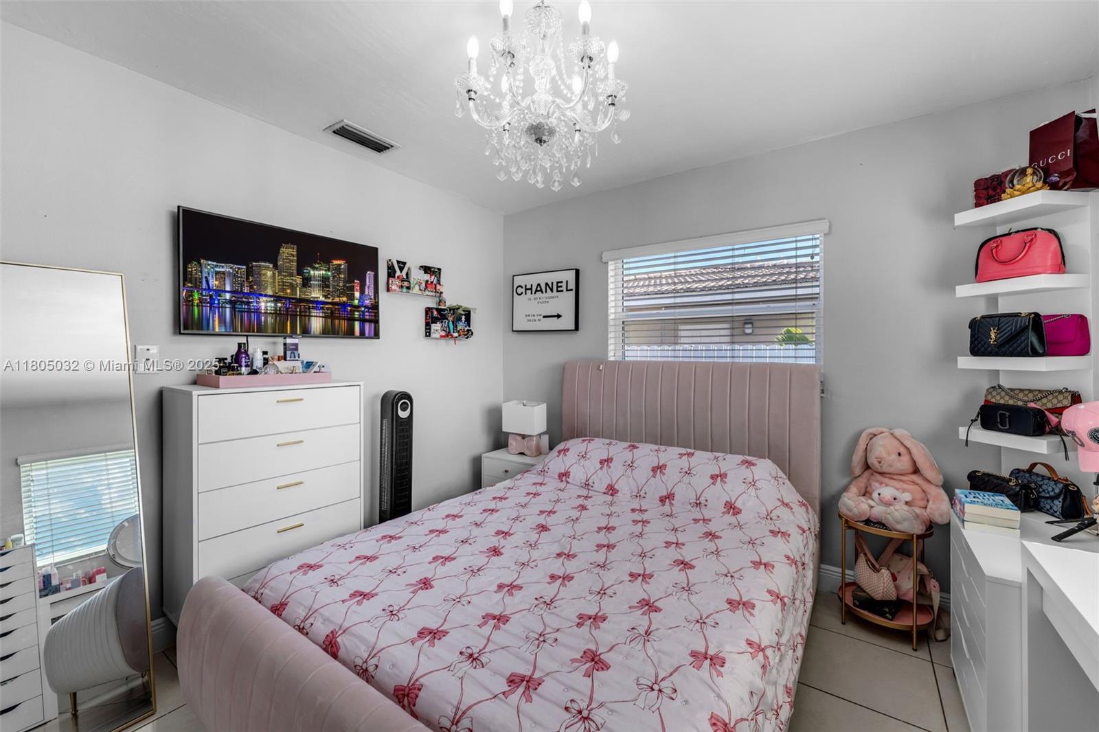 2023 Southwest 99th Avenue Miami, FL 33165 - Photo 15 of 33