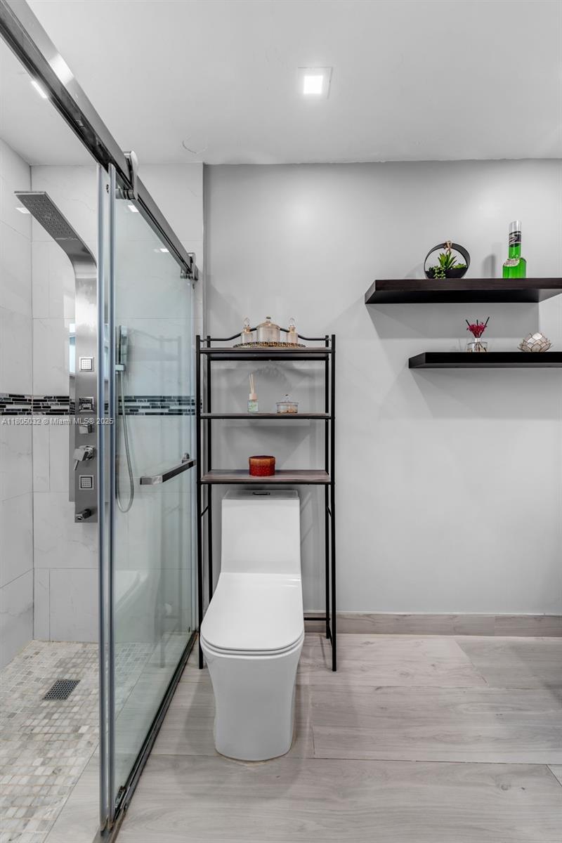 2023 Southwest 99th Avenue Miami, FL 33165 - Photo 16 of 33