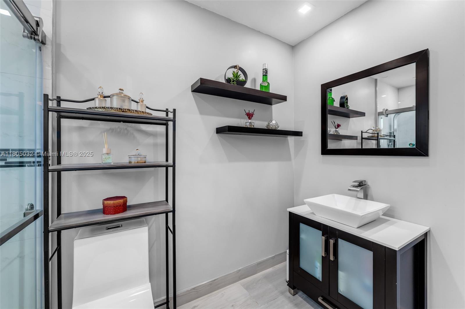 2023 Southwest 99th Avenue Miami, FL 33165 - Photo 17 of 33