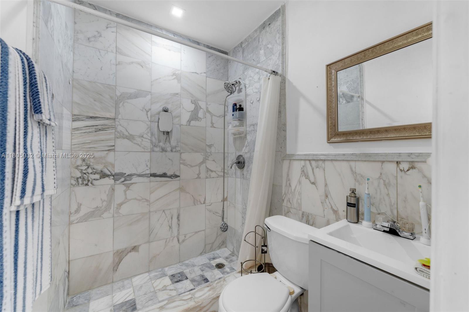 2023 Southwest 99th Avenue Miami, FL 33165 - Photo 22 of 33