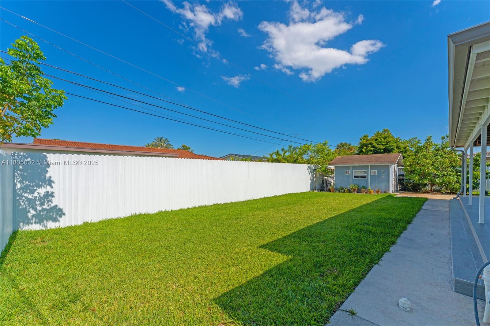 2023 Southwest 99th Avenue Miami, FL 33165 - Photo 25 of 33