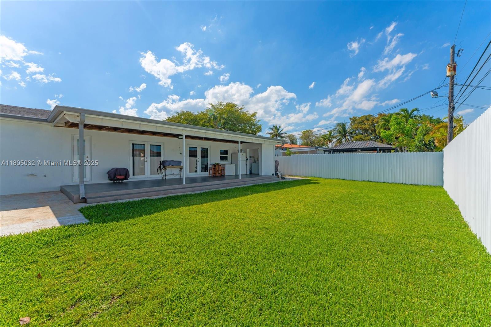 2023 Southwest 99th Avenue Miami, FL 33165 - Photo 27 of 33