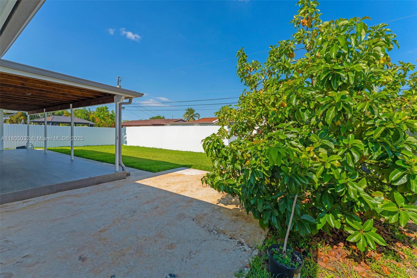 2023 Southwest 99th Avenue Miami, FL 33165 - Photo 28 of 33