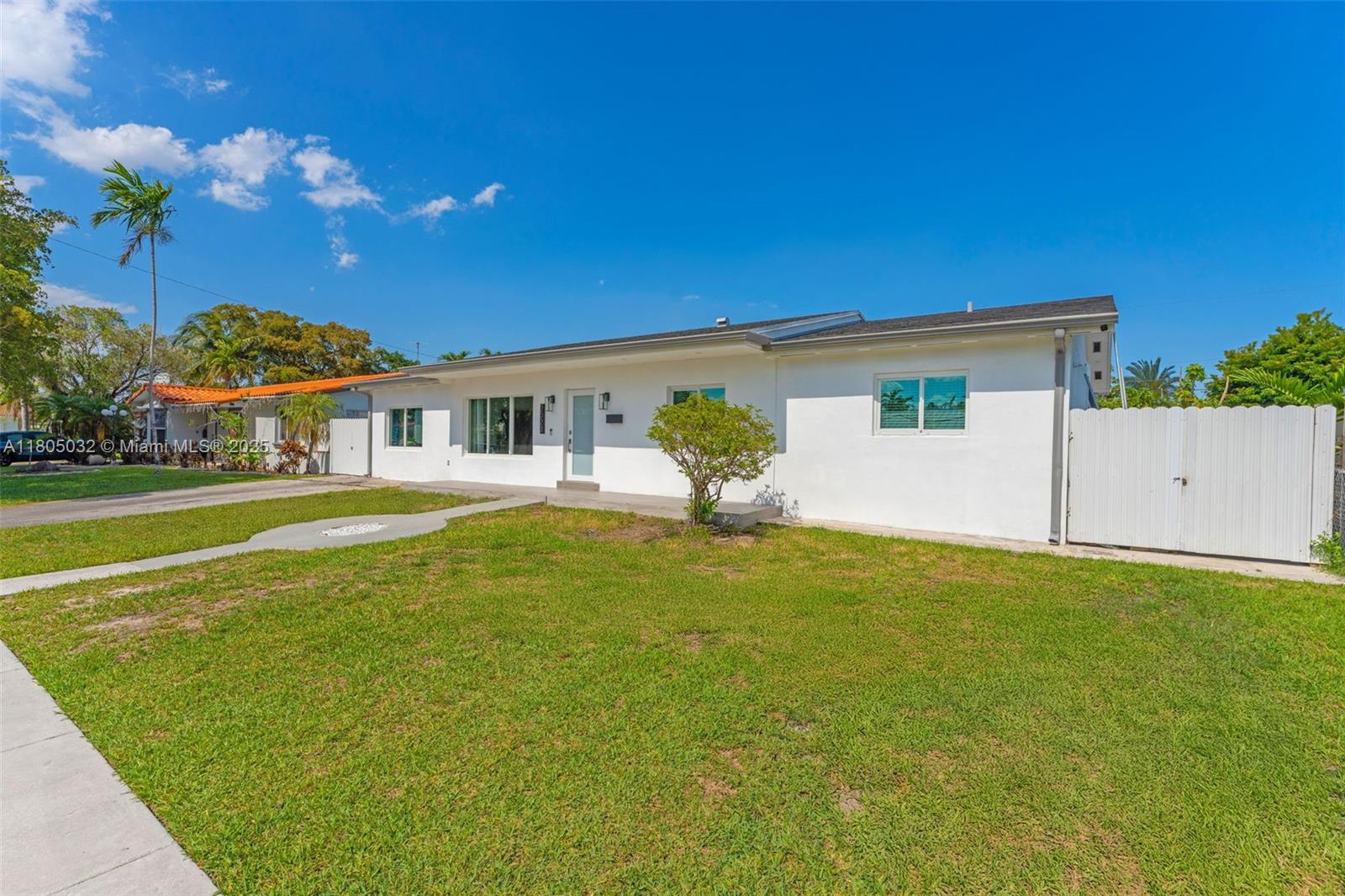 2023 Southwest 99th Avenue Miami, FL 33165 - Photo 3 of 33