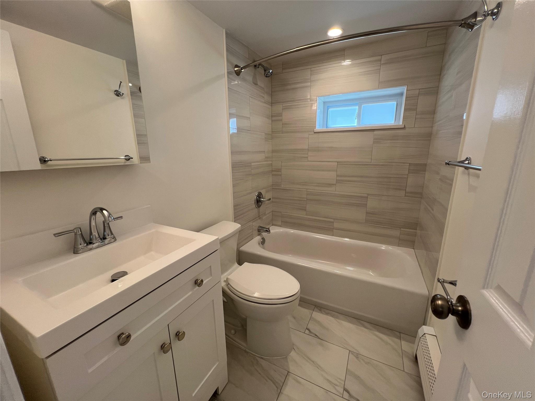 82 Hickory Road Port Washington, NY 11050 - Photo 6 of 11