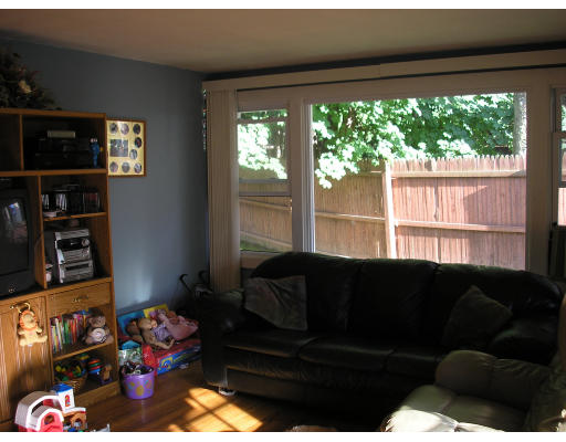 131 Canterbury Road Springfield, MA 01118 - Photo 3 of 14