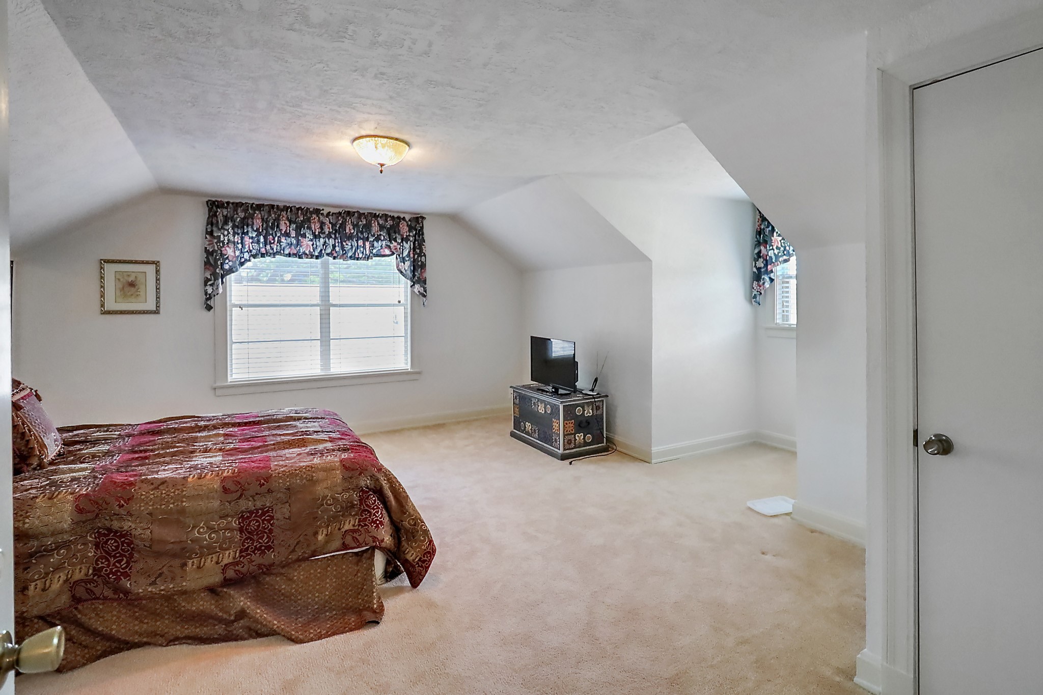 405 Park Street Anahuac, TX 77514 - Photo 25 of 37 a bedroom with a bed and a window