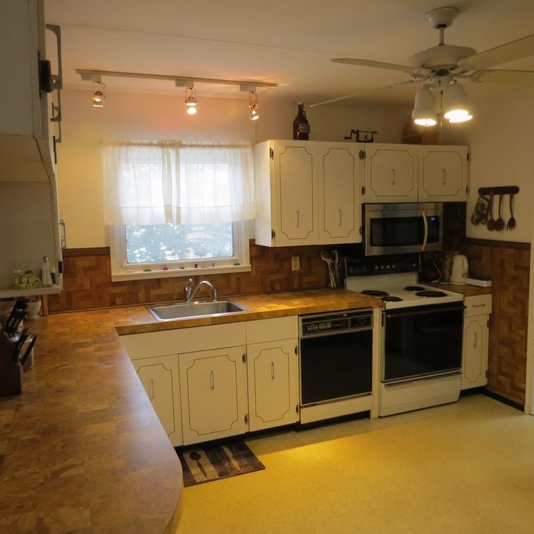 12 Riley Road Northborough, MA 01532 - Photo 4 of 17 Gallery Image 4