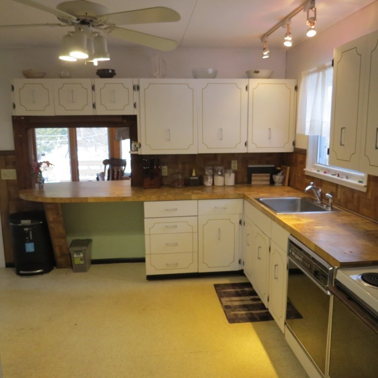 12 Riley Road Northborough, MA 01532 - Photo 5 of 17 Gallery Image 5