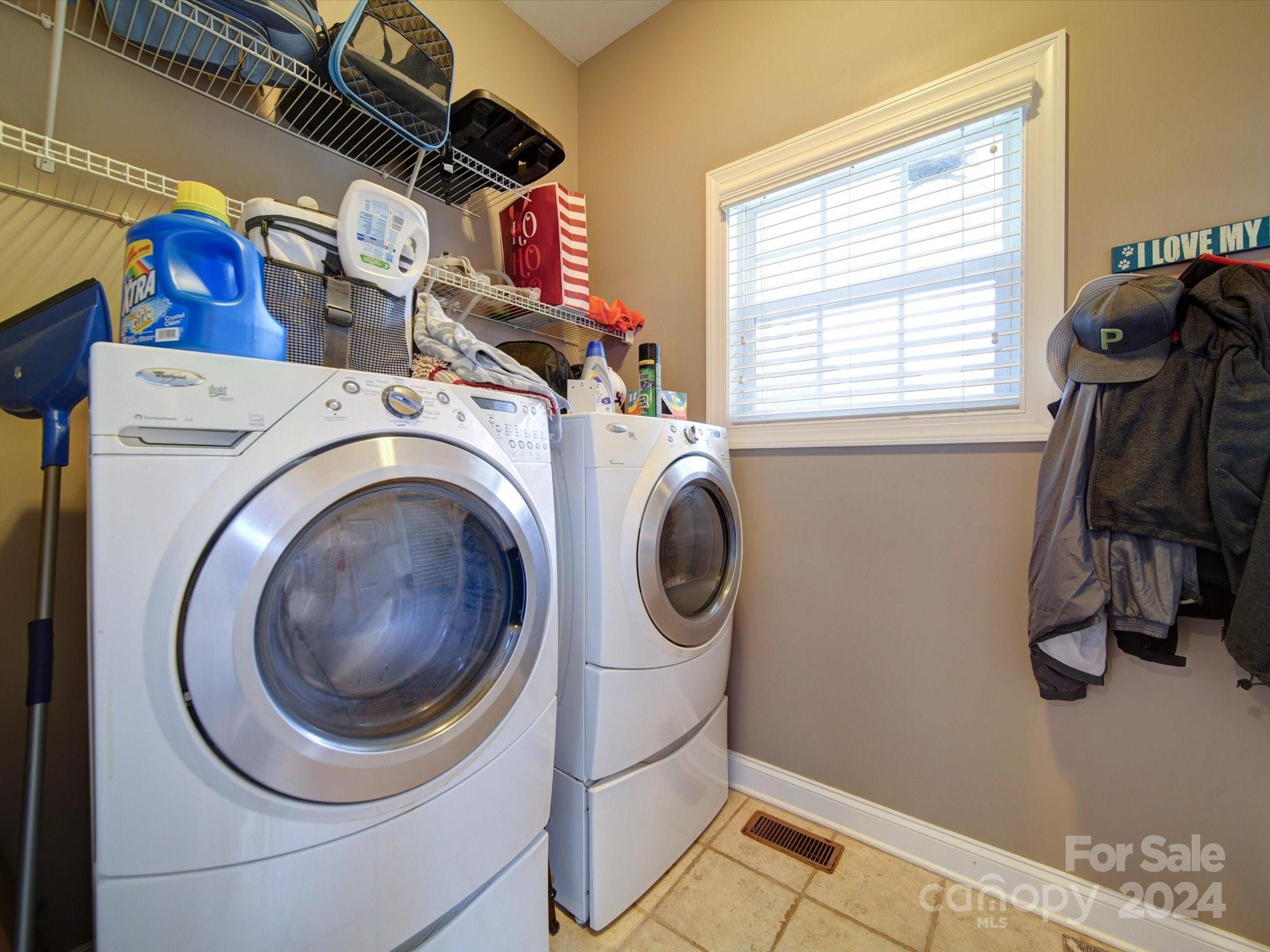 174 Endsgate Road, Unit B Clover, SC 29710 - Photo 21 of 39 a utility room with dryer and washer
