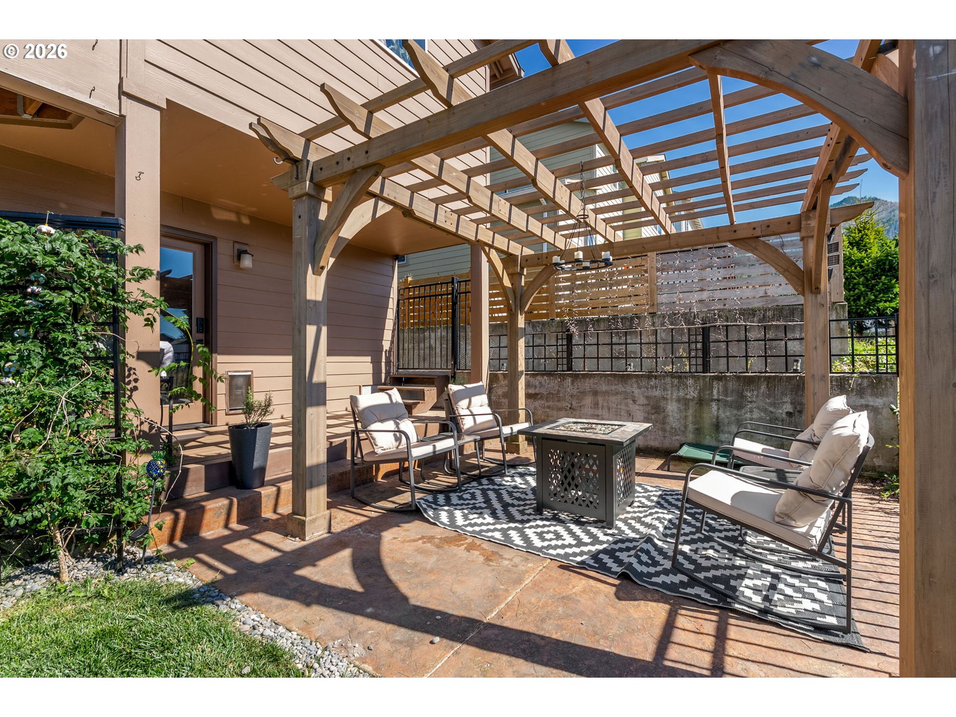 91 Warm Springs Drive Cascade Locks, OR 97014 - Photo 15 of 45 Patio