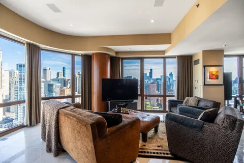 $3,000,000 | 111 West Maple Street, Unit 34023404, Chicago, IL 60610