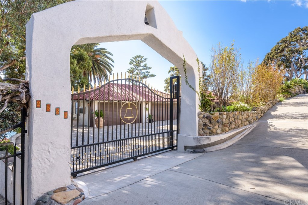 2529 South Coast Highway Laguna Beach, CA 92651 - Photo 2 of 37