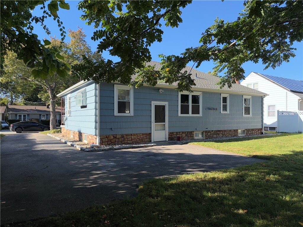 27 Irene Boulevard Woonsocket, RI 02895 - Photo 3 of 24