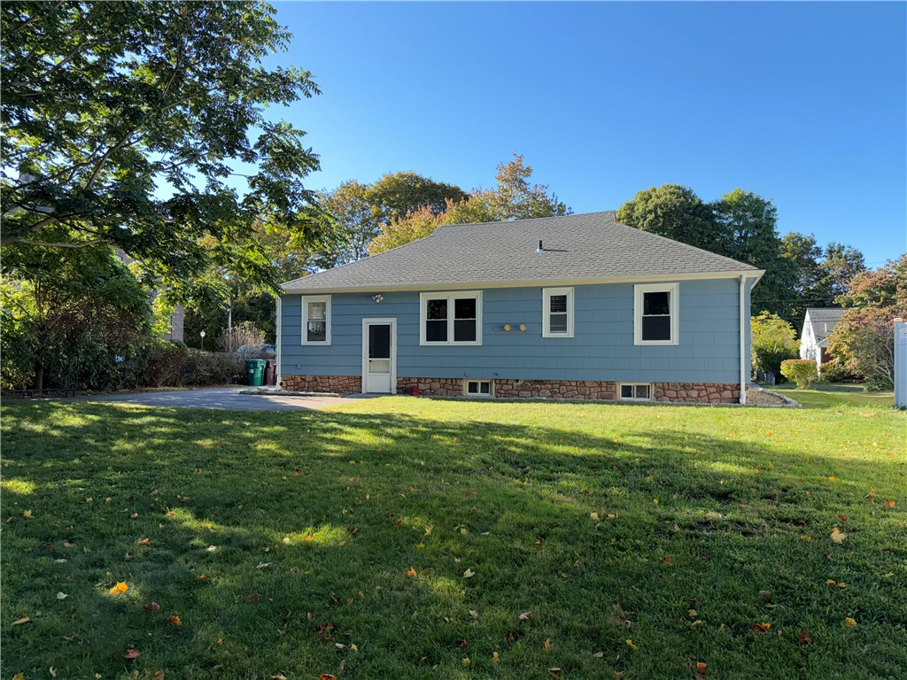 27 Irene Boulevard Woonsocket, RI 02895 - Photo 4 of 24