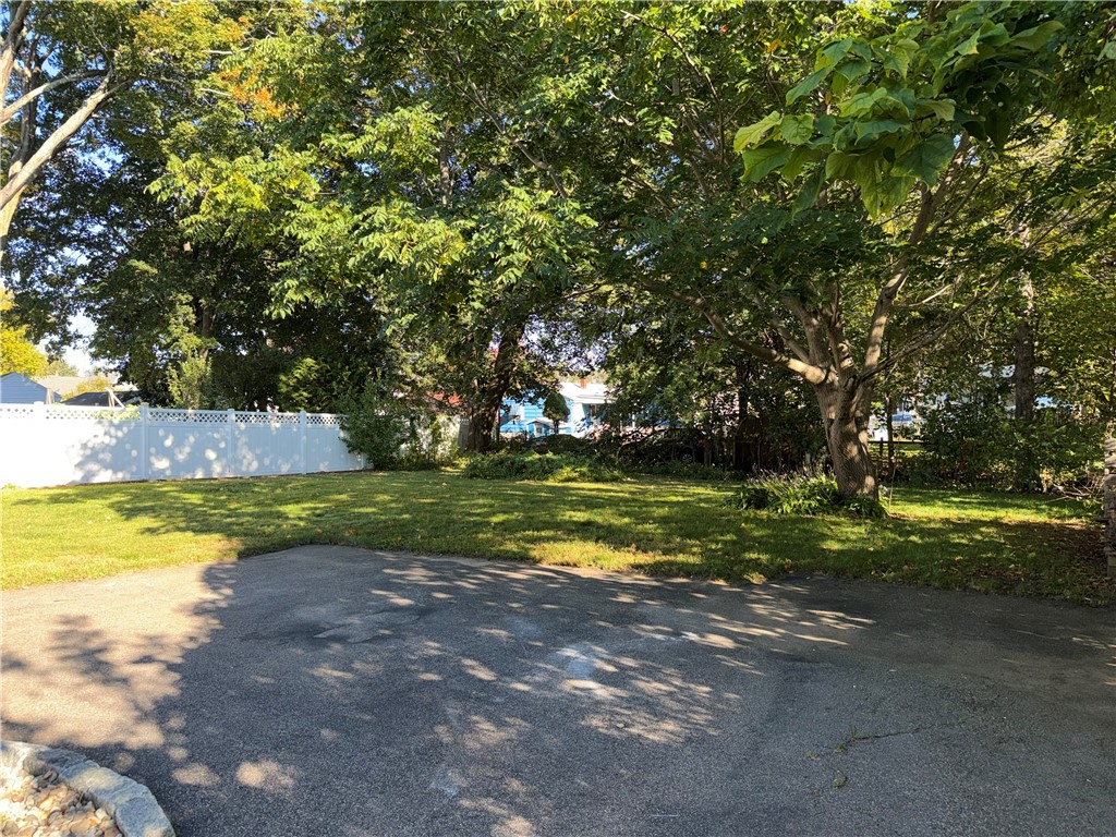 27 Irene Boulevard Woonsocket, RI 02895 - Photo 6 of 24