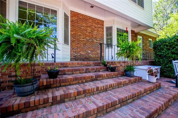 $849,900 | 203 South Ole Hickory Trail, Carrollton, GA 30117
