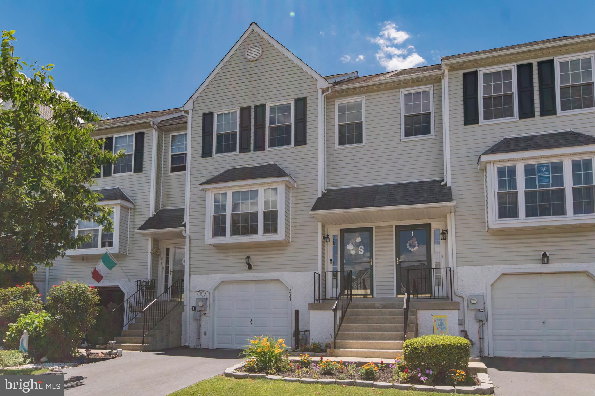 233 Springvalley Way Aston, PA 19014 - Photo 3 of 28 Gallery Image 3