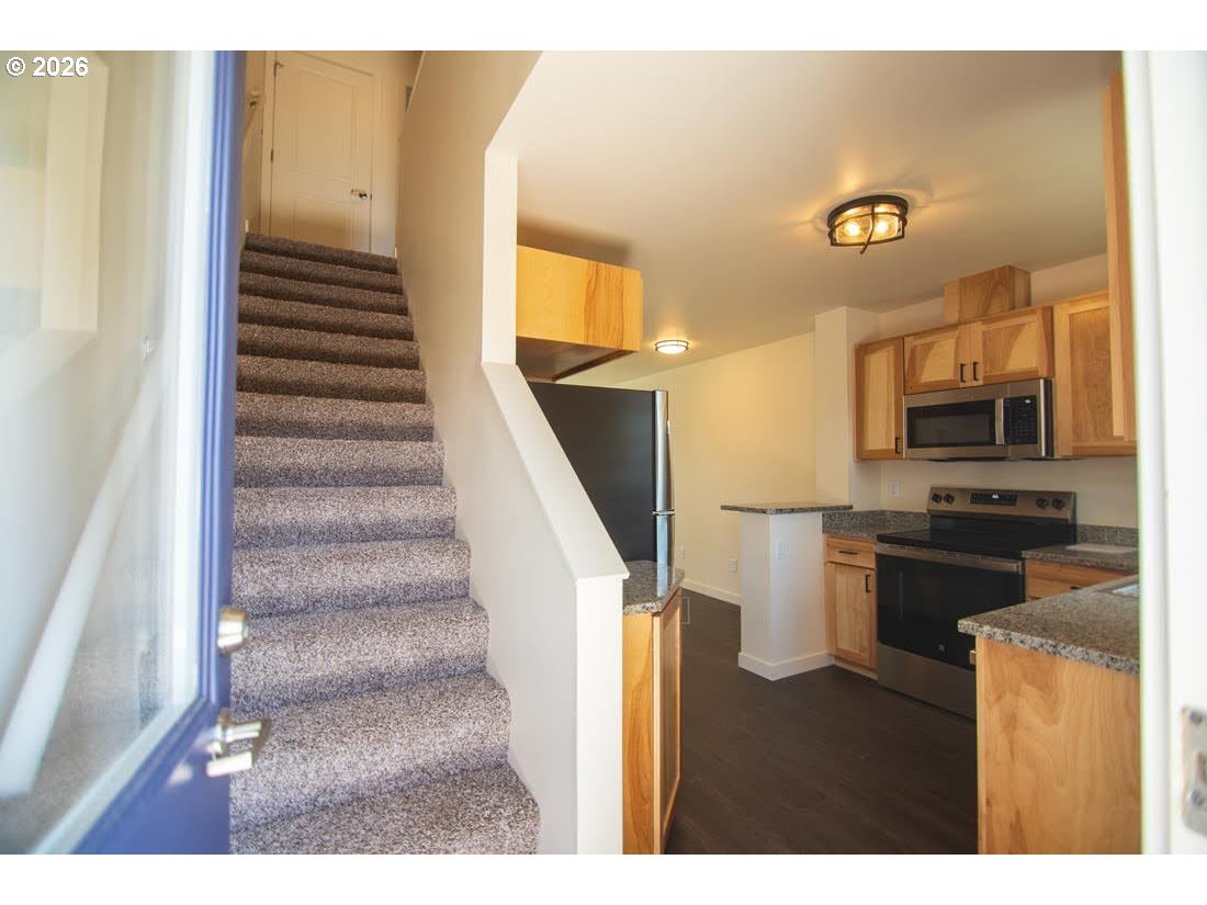 1638 S Street Springfield, OR 97477 - Photo 18 of 31 a view of a kitchen with an oven
