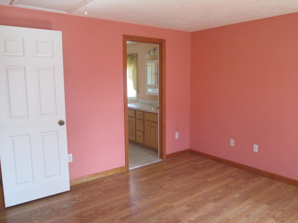 32 Rena Street Worcester, MA 01604 - Photo 8 of 40 Gallery Image 8