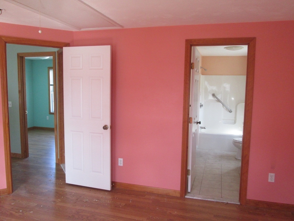 32 Rena Street Worcester, MA 01604 - Photo 9 of 40 Gallery Image 9