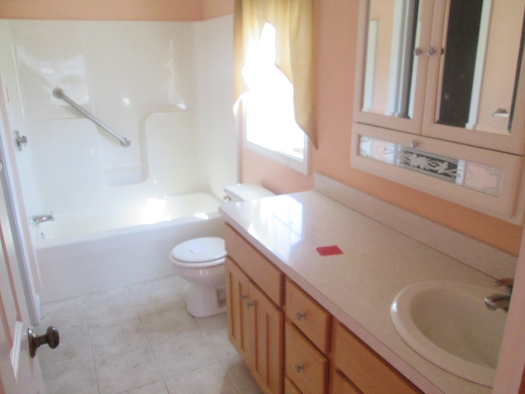 32 Rena Street Worcester, MA 01604 - Photo 10 of 40 Gallery Image 10