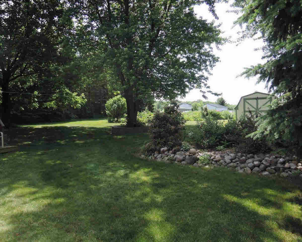 18374 Hickory Ridge Road Fenton, MI 48430 - Photo 15 of 22 21288261-14.JPG