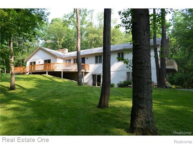 7555 Rattalee Lake Road Clarkston, MI 48348 - Photo 36 of 41 Treed Backyard, green grass, with a park like setting!