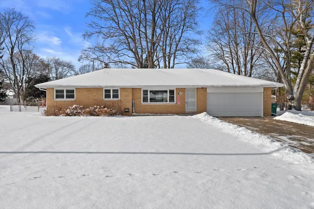 $384,900 | W152N5519 Beaver Drive, Menomonee Falls, WI 53051