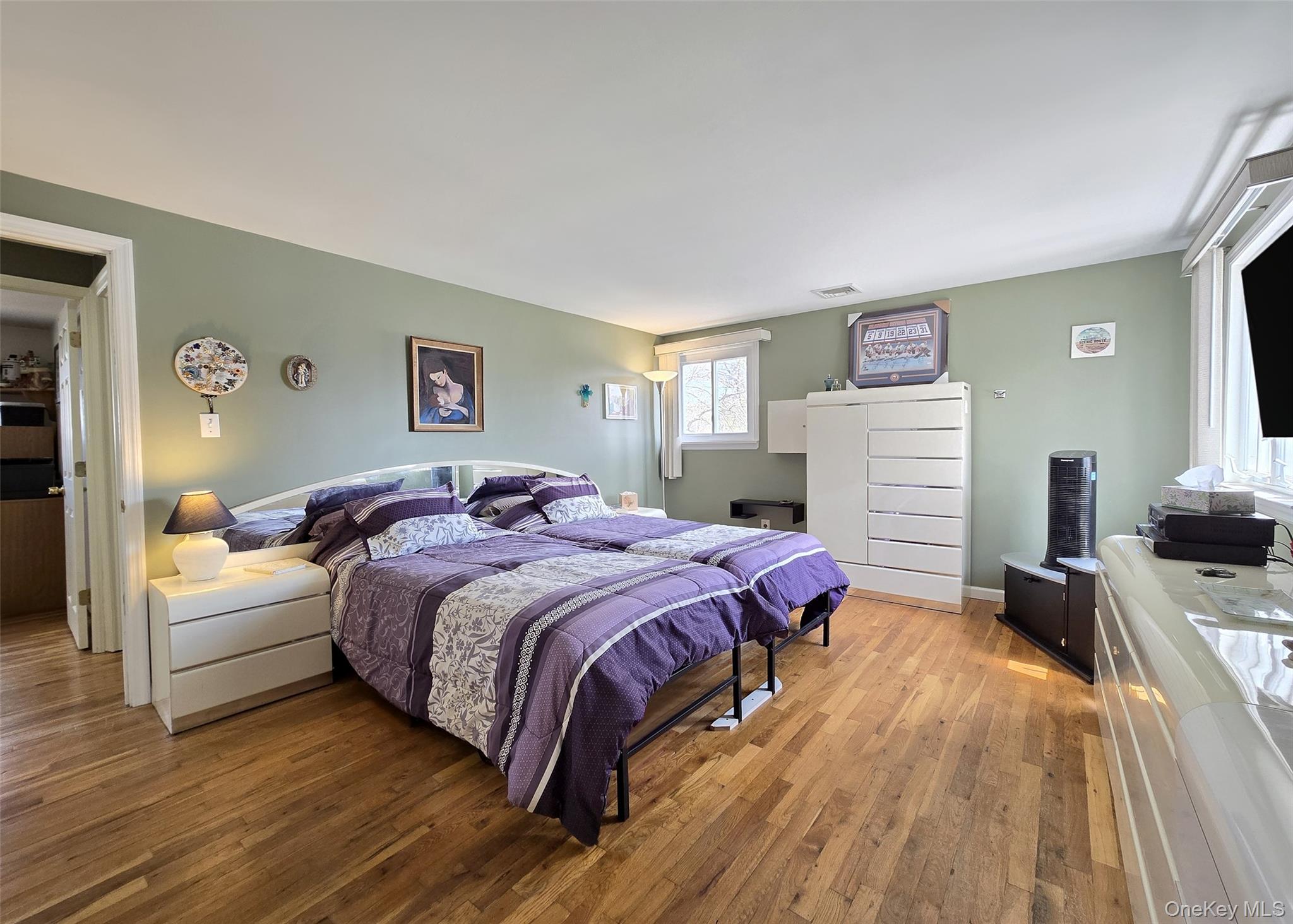 31 Executive Road Selden, NY 11784 - Photo 18 of 23