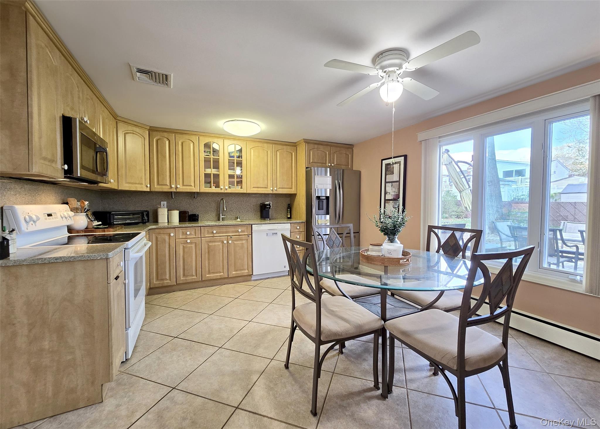 31 Executive Road Selden, NY 11784 - Photo 5 of 23