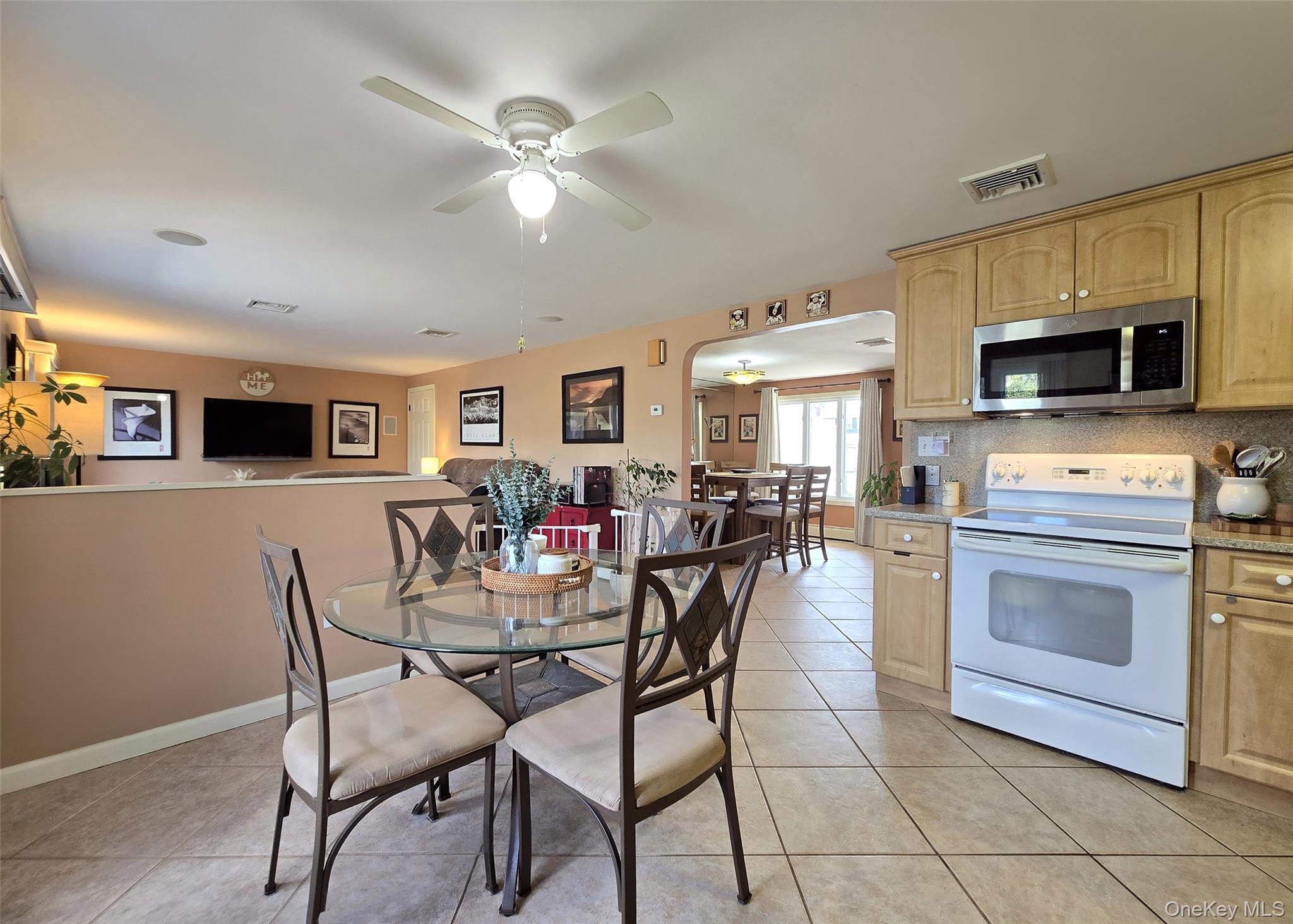 31 Executive Road Selden, NY 11784 - Photo 6 of 23