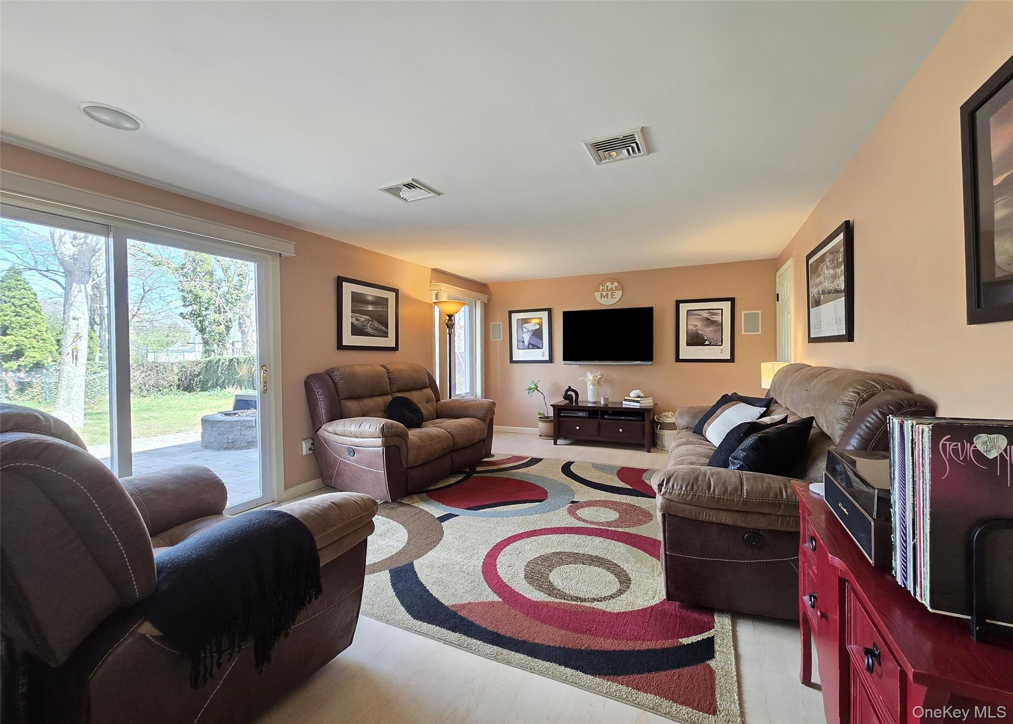 31 Executive Road Selden, NY 11784 - Photo 7 of 23