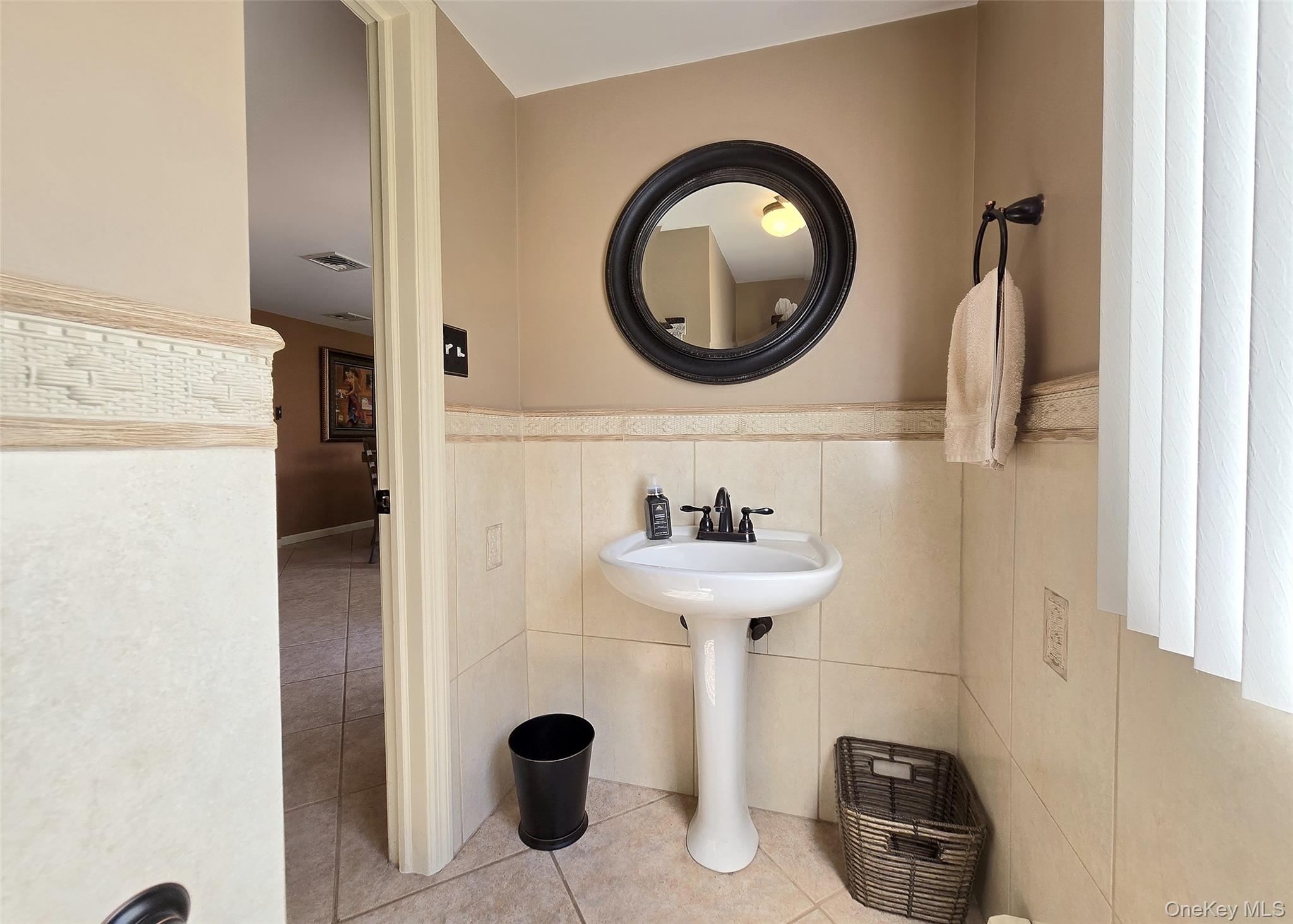 31 Executive Road Selden, NY 11784 - Photo 9 of 23