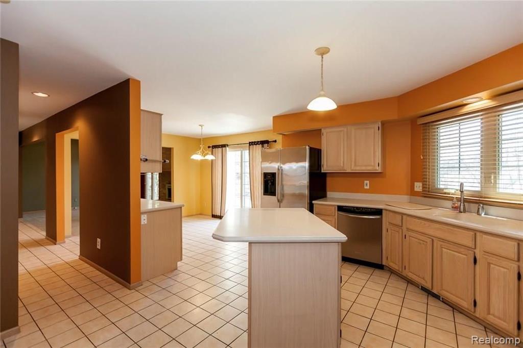 30516 Huntsman Drive West Farmington Hills, MI 48331 - Photo 17 of 54