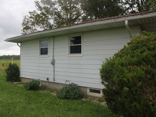 18061 E Road New Lothrop, MI 48460 - Photo 12 of 29 21349996-11.JPG