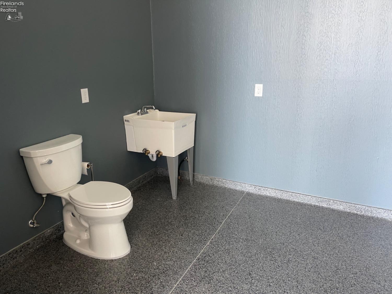 764 Southeast Catawba Road, Unit 121 Port Clinton, OH 43452 - Photo 16 of 30 Gallery Image 16