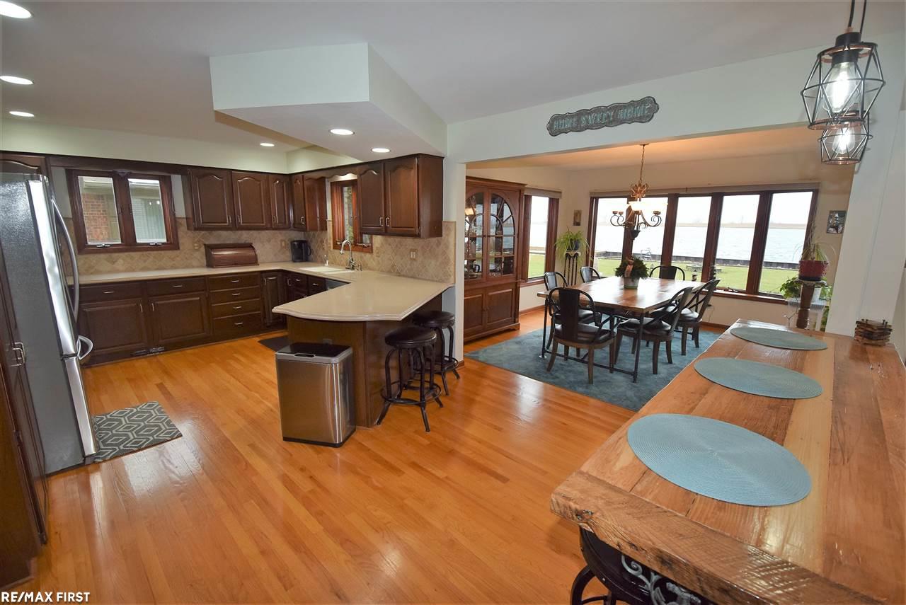 7352 Riverside Drive Algonac, MI 48001 - Photo 32 of 70 50032846-31.JPG