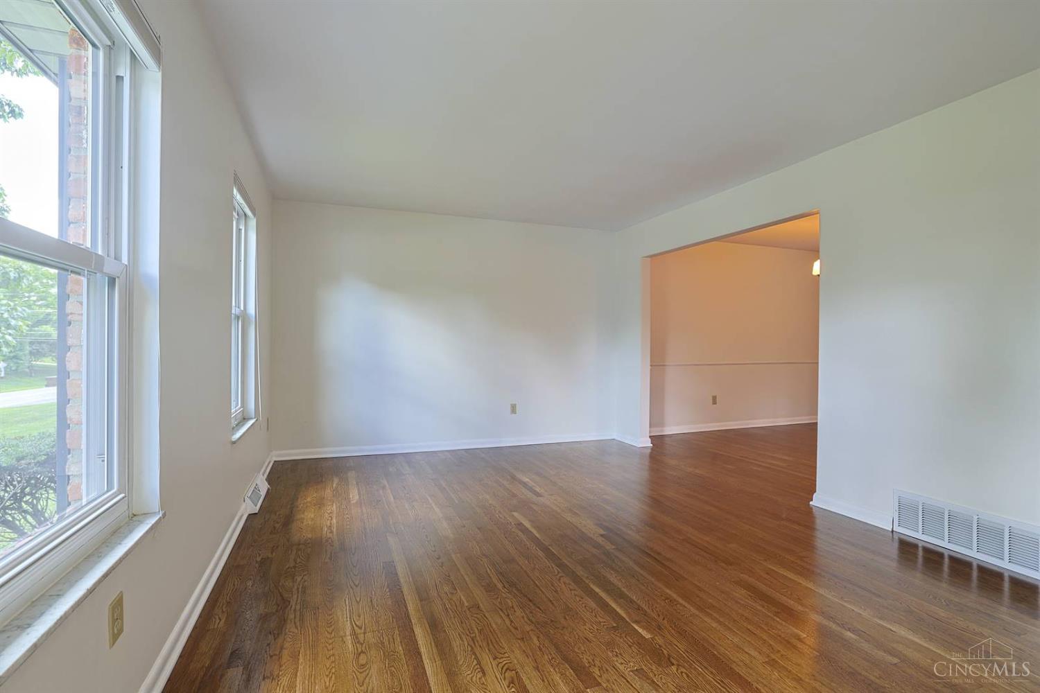 10639 Weil Road Montgomery, OH 45249 - Photo 7 of 54