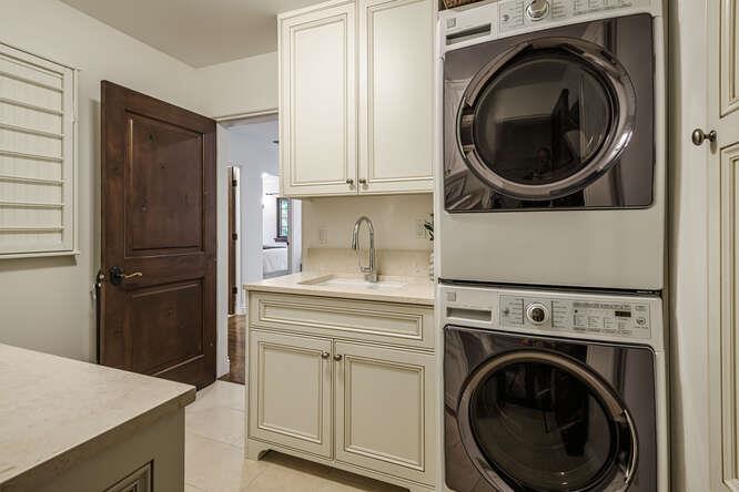 236 Amherst Avenue San Mateo, CA 94402 - Photo 29 of 35 a kitchen with a washer and dryer