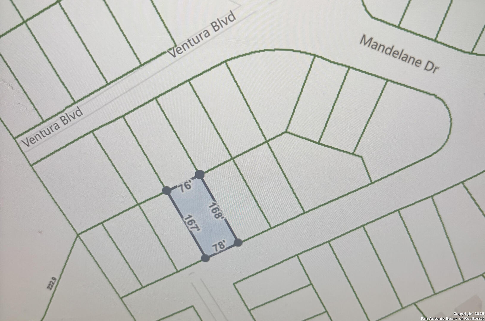 4 Utopia Selma, TX 78154 - Photo 2 of 5 a close view of a shower and roof