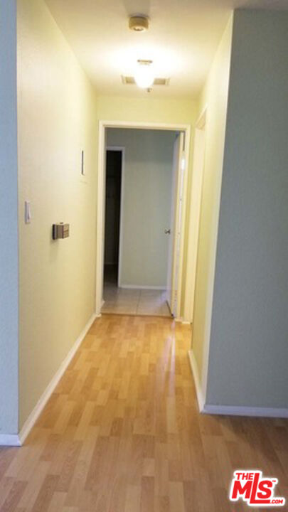 533 South St Andrews Place, Unit 321 Los Angeles, CA 90020 - Photo 8 of 16 a view of an empty room