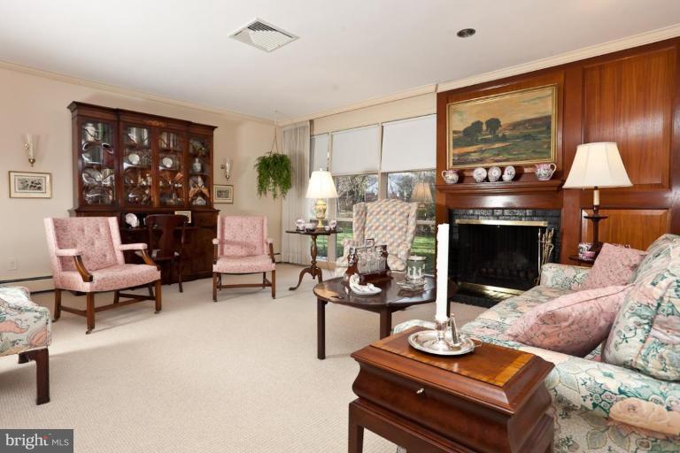 7903 Long Meadow Road Pikesville, MD 21208 - Photo 3 of 15 Living Room
