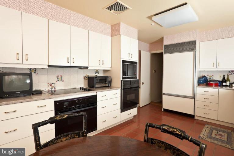 7903 Long Meadow Road Pikesville, MD 21208 - Photo 9 of 15 Kitchen