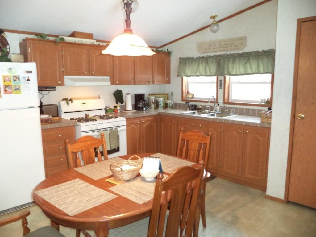 6592 South 128th Avenue Rothbury, MI 49452 - Photo 4 of 9 6592 S 128th 091.JPG