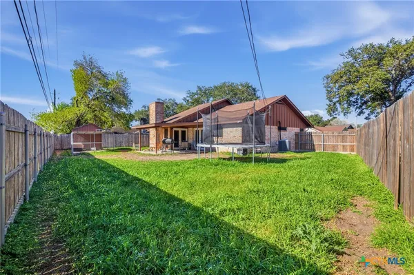 a view of a house with backyard and porch